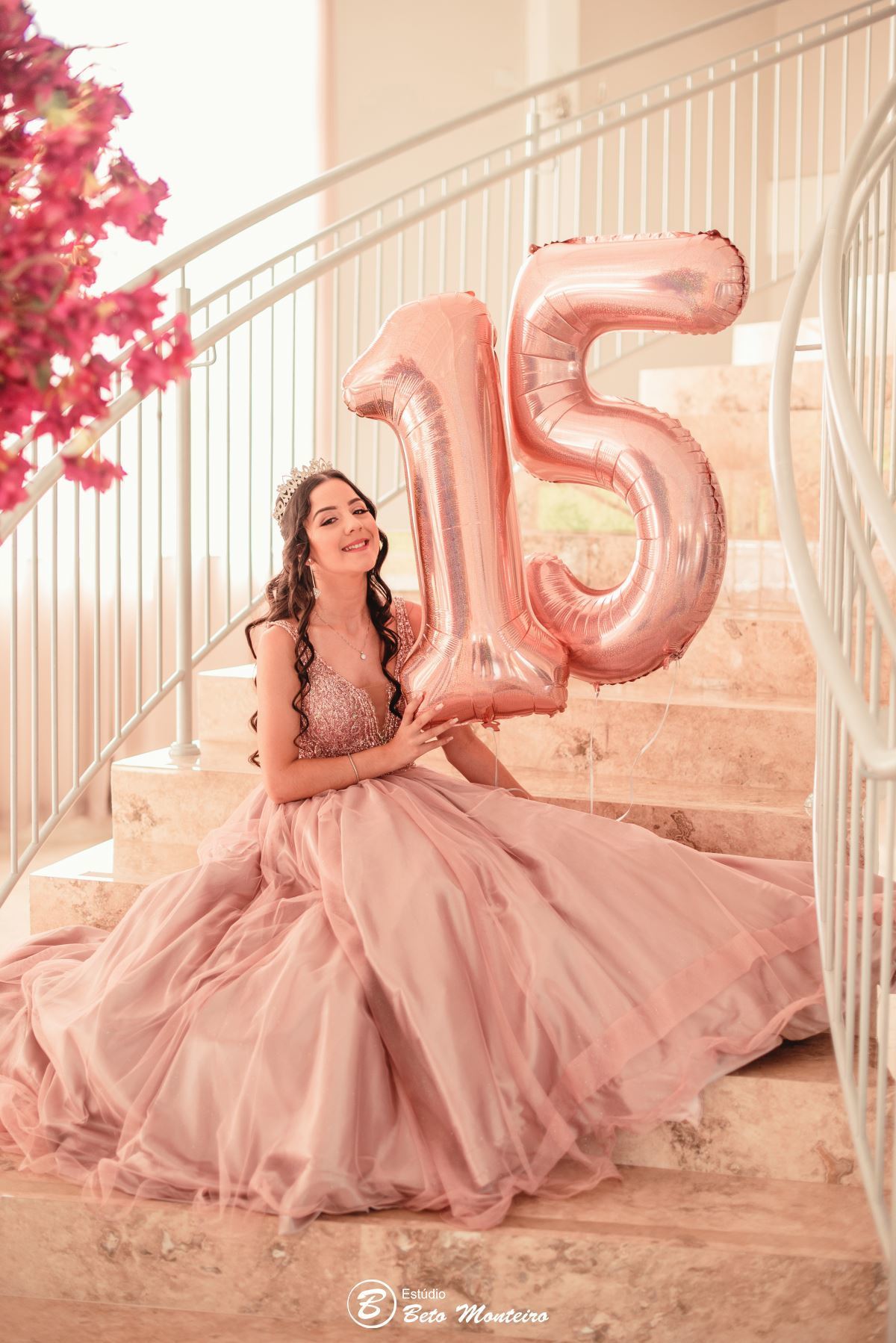 Aniversário de 15 anos - Foto e Filmagem - Debutante - Estúdio Beto Monteiro - Curitiba - fotografo de 15 anos - fotógrafa - sessão de fotos - book de fotos - book de 15 anos - fotografo - chácara ienkot - vestido de debutante - Maria Eduarda Rossato
