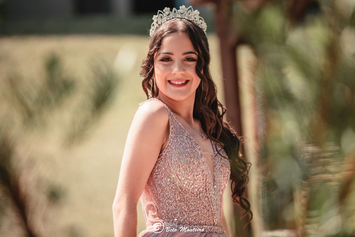 Aniversário de 15 anos - Foto e Filmagem - Debutante - Estúdio Beto Monteiro - Curitiba - fotografo de 15 anos - fotógrafa - sessão de fotos - book de fotos - book de 15 anos - fotografo - chácara ienkot - vestido de debutante - Maria Eduarda Rossato