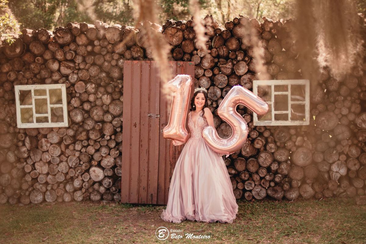 Aniversário de 15 anos - Foto e Filmagem - Debutante - Estúdio Beto Monteiro - Curitiba - fotografo de 15 anos - fotógrafa - sessão de fotos - book de fotos - book de 15 anos - fotografo - chácara ienkot - vestido de debutante - Maria Eduarda Rossato