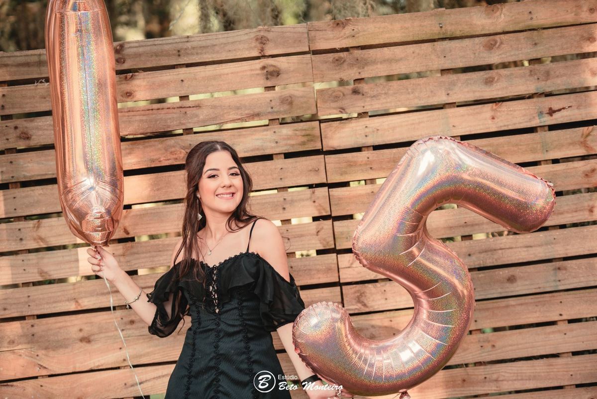 Aniversário de 15 anos - Foto e Filmagem - Debutante - Estúdio Beto Monteiro - Curitiba - fotografo de 15 anos - fotógrafa - sessão de fotos - book de fotos - book de 15 anos - fotografo - chácara ienkot - vestido de debutante - Maria Eduarda Rossato