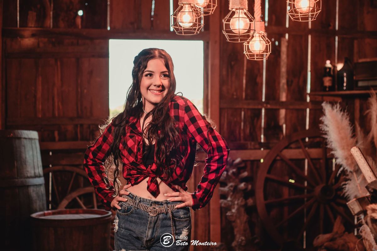 Aniversário de 15 anos - Foto e Filmagem - Debutante - Estúdio Beto Monteiro - Curitiba - fotografo de 15 anos - fotógrafa - sessão de fotos - book de fotos - book de 15 anos - fotografo - chácara ienkot - vestido de debutante - Maria Eduarda Rossato