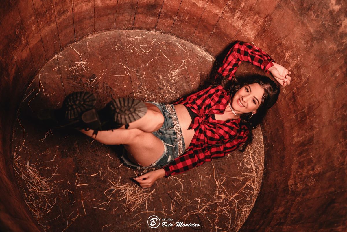 Aniversário de 15 anos - Foto e Filmagem - Debutante - Estúdio Beto Monteiro - Curitiba - fotografo de 15 anos - fotógrafa - sessão de fotos - book de fotos - book de 15 anos - fotografo - chácara ienkot - vestido de debutante - Maria Eduarda Rossato