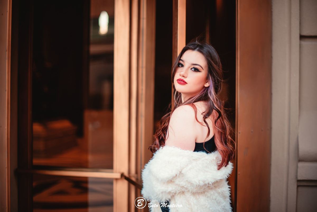 Aniversário de 15 anos - Foto e Filmagem - Debutante - Estúdio Beto Monteiro - Curitiba - fotografo de 15 anos - fotógrafa - sessão de fotos - book de fotos - book de 15 anos - fotografa - urbano - street - Marcela