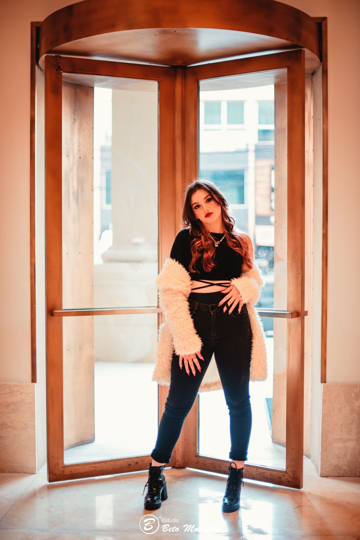 Aniversário de 15 anos - Foto e Filmagem - Debutante - Estúdio Beto Monteiro - Curitiba - fotografo de 15 anos - fotógrafa - sessão de fotos - book de fotos - book de 15 anos - fotografa - urbano - street - Marcela