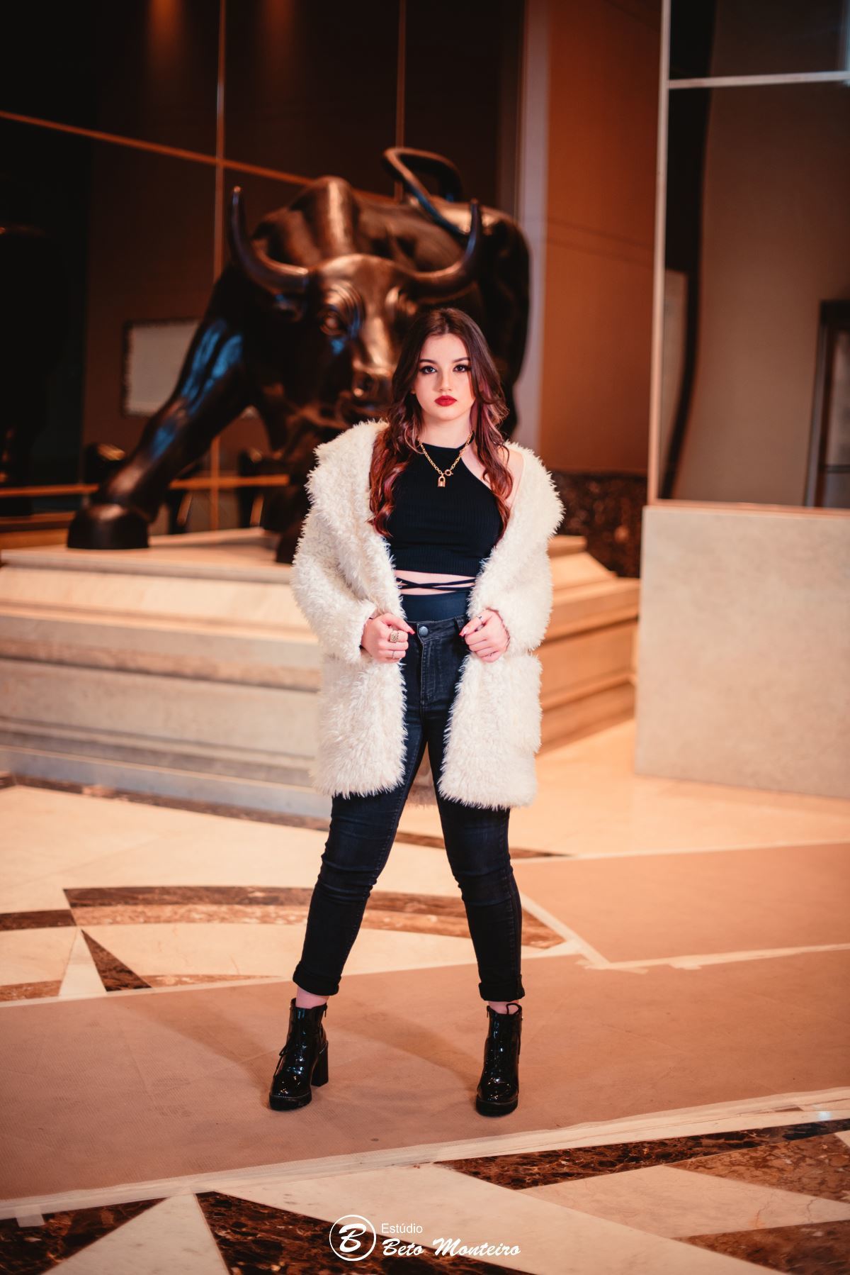 Aniversário de 15 anos - Foto e Filmagem - Debutante - Estúdio Beto Monteiro - Curitiba - fotografo de 15 anos - fotógrafa - sessão de fotos - book de fotos - book de 15 anos - fotografa - urbano - street - Marcela