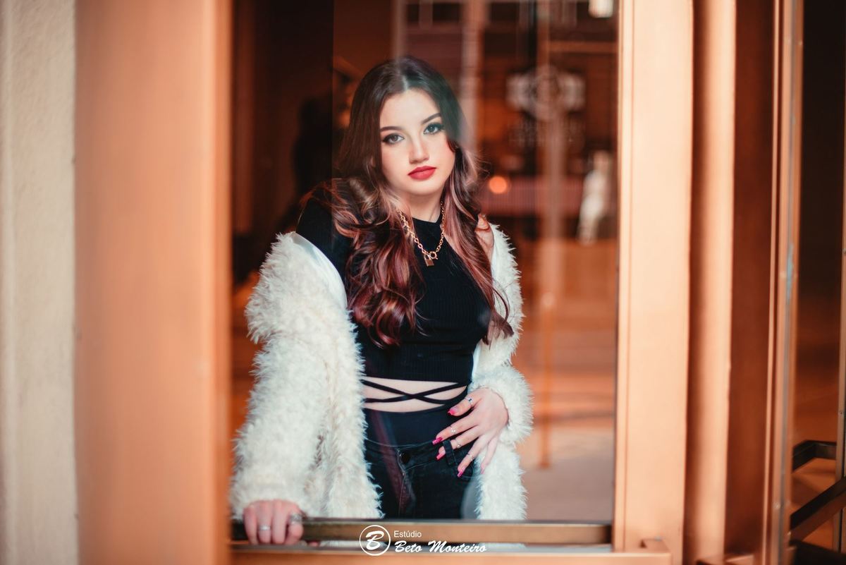 Aniversário de 15 anos - Foto e Filmagem - Debutante - Estúdio Beto Monteiro - Curitiba - fotografo de 15 anos - fotógrafa - sessão de fotos - book de fotos - book de 15 anos - fotografa - urbano - street - Marcela