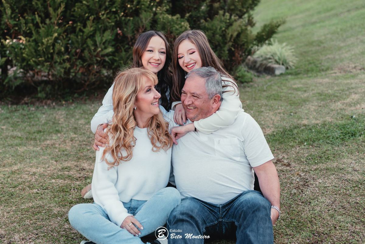 Aniversário de 15 anos - Foto e Filmagem - Debutante - Estúdio Beto Monteiro - Curitiba - fotografo de 15 anos - fotógrafa - sessão de fotos - book de fotos - book de 15 anos - chácara ienkot - vestido de debutante - Mariana