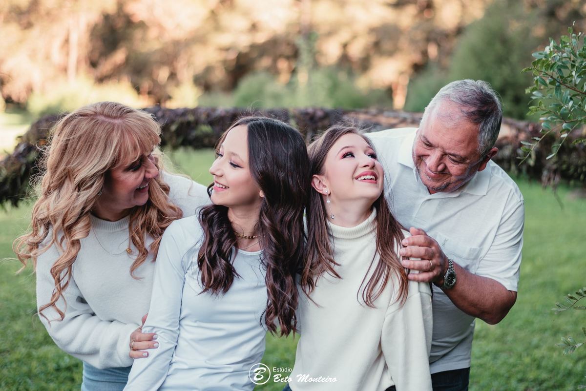 Aniversário de 15 anos - Foto e Filmagem - Debutante - Estúdio Beto Monteiro - Curitiba - fotografo de 15 anos - fotógrafa - sessão de fotos - book de fotos - book de 15 anos - chácara ienkot - vestido de debutante - Mariana