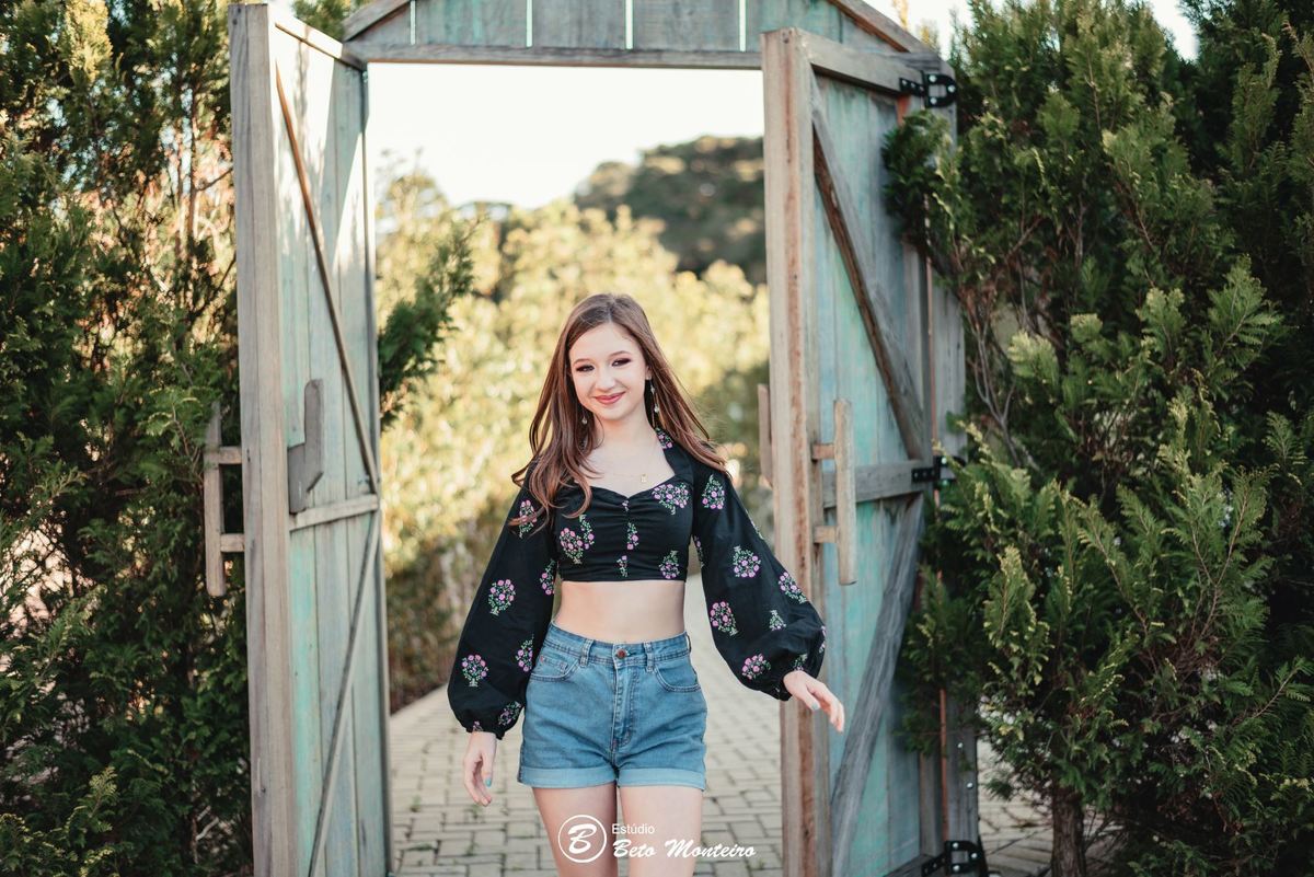 Aniversário de 15 anos - Foto e Filmagem - Debutante - Estúdio Beto Monteiro - Curitiba - fotografo de 15 anos - fotógrafa - sessão de fotos - book de fotos - book de 15 anos - chácara ienkot - vestido de debutante - Mariana