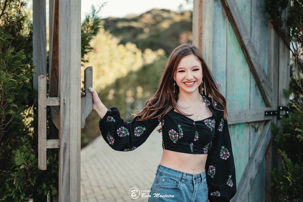 Aniversário de 15 anos - Foto e Filmagem - Debutante - Estúdio Beto Monteiro - Curitiba - fotografo de 15 anos - fotógrafa - sessão de fotos - book de fotos - book de 15 anos - chácara ienkot - vestido de debutante - Mariana
