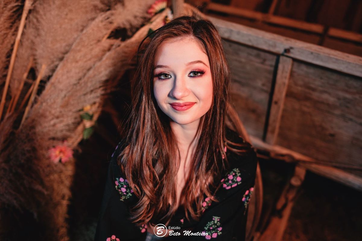 Aniversário de 15 anos - Foto e Filmagem - Debutante - Estúdio Beto Monteiro - Curitiba - fotografo de 15 anos - fotógrafa - sessão de fotos - book de fotos - book de 15 anos - chácara ienkot - vestido de debutante - Mariana