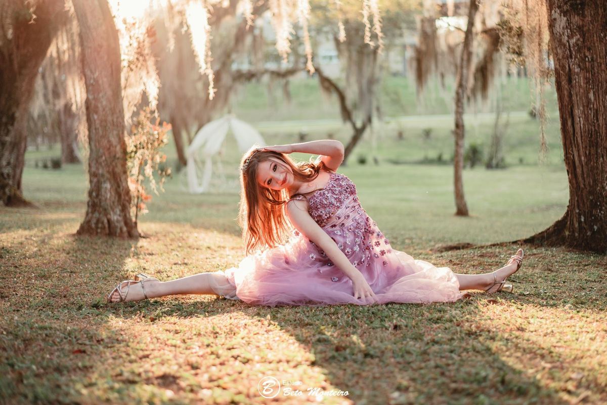 Aniversário de 15 anos - Foto e Filmagem - Debutante - Estúdio Beto Monteiro - Curitiba - fotografo de 15 anos - fotógrafa - sessão de fotos - book de fotos - book de 15 anos - chácara ienkot - vestido de debutante - Mariana