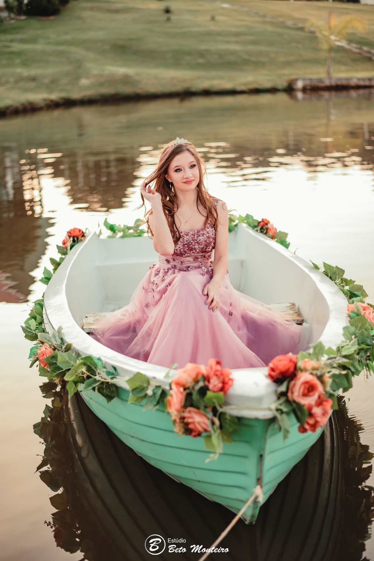 Aniversário de 15 anos - Foto e Filmagem - Debutante - Estúdio Beto Monteiro - Curitiba - fotografo de 15 anos - fotógrafa - sessão de fotos - book de fotos - book de 15 anos - chácara ienkot - vestido de debutante - Mariana