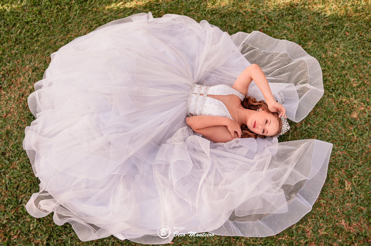 Aniversário de 15 anos - Foto e Filmagem - Debutante - Estúdio Beto Monteiro - Curitiba - fotografo de 15 anos - fotógrafa - sessão de fotos - book de fotos - book de 15 anos - chácara ienkot - vestido de debutante - Fabíola 