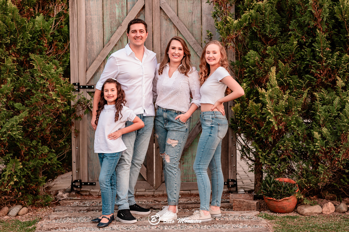 Aniversário de 15 anos - Foto e Filmagem - Debutante - Estúdio Beto Monteiro - Curitiba - fotografo de 15 anos - fotógrafa - sessão de fotos - book de fotos - book de 15 anos - chácara ienkot - vestido de debutante - Fabíola 