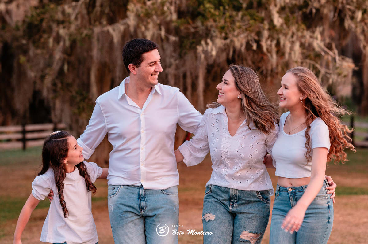 Aniversário de 15 anos - Foto e Filmagem - Debutante - Estúdio Beto Monteiro - Curitiba - fotografo de 15 anos - fotógrafa - sessão de fotos - book de fotos - book de 15 anos - chácara ienkot - vestido de debutante - Fabíola 