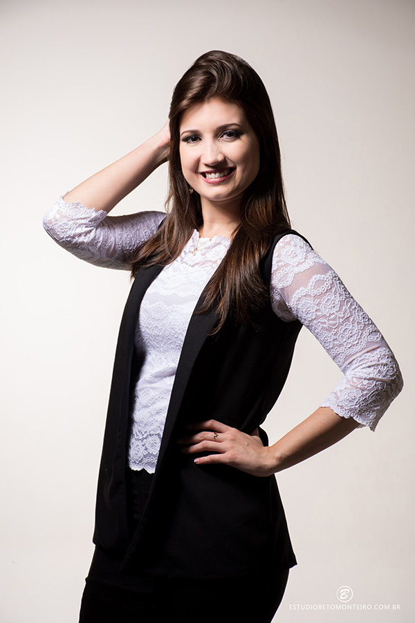 Book fotografico feminino Ana Carolina Hunika- Curitiba - fotos em estúdio