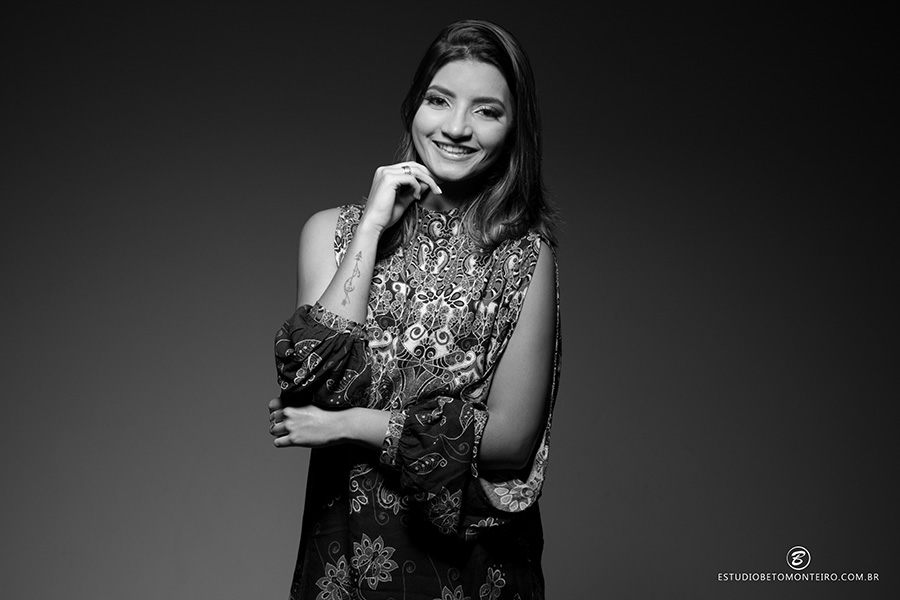 Book fotografico feminino Camila Fortunato Hunika - Curitiba - fotos em estúdio