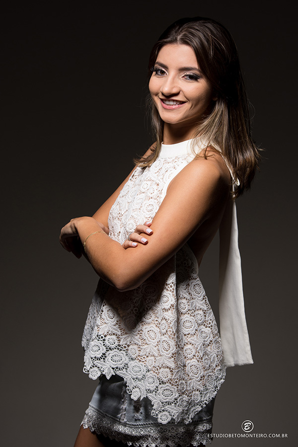 Book fotografico feminino Camila Fortunato Hunika - Curitiba - fotos em estúdio