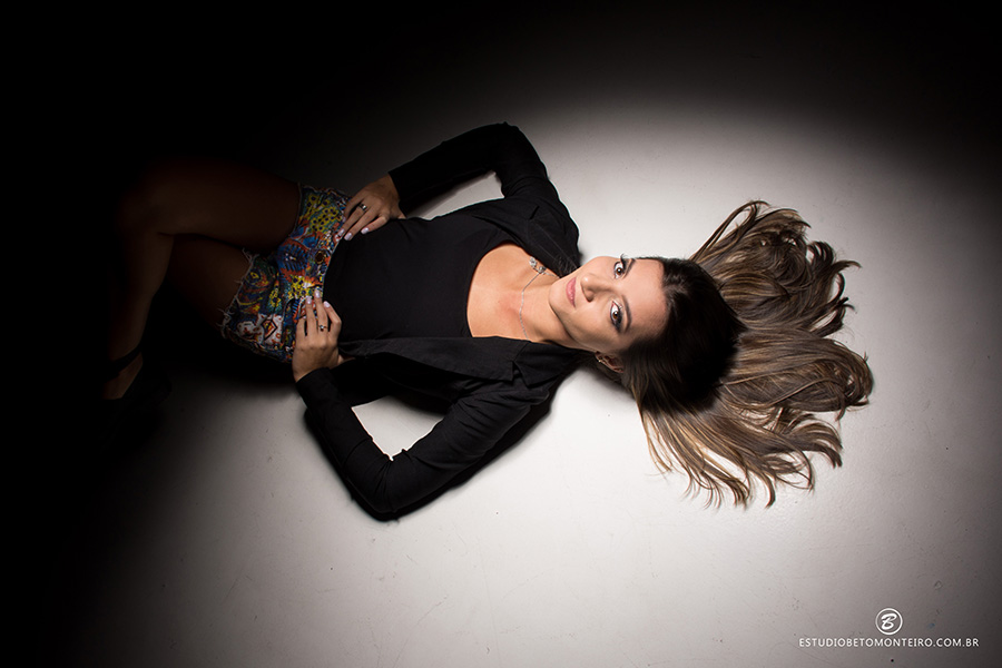 Book fotografico feminino Camila Fortunato Hunika - Curitiba - fotos em estúdio