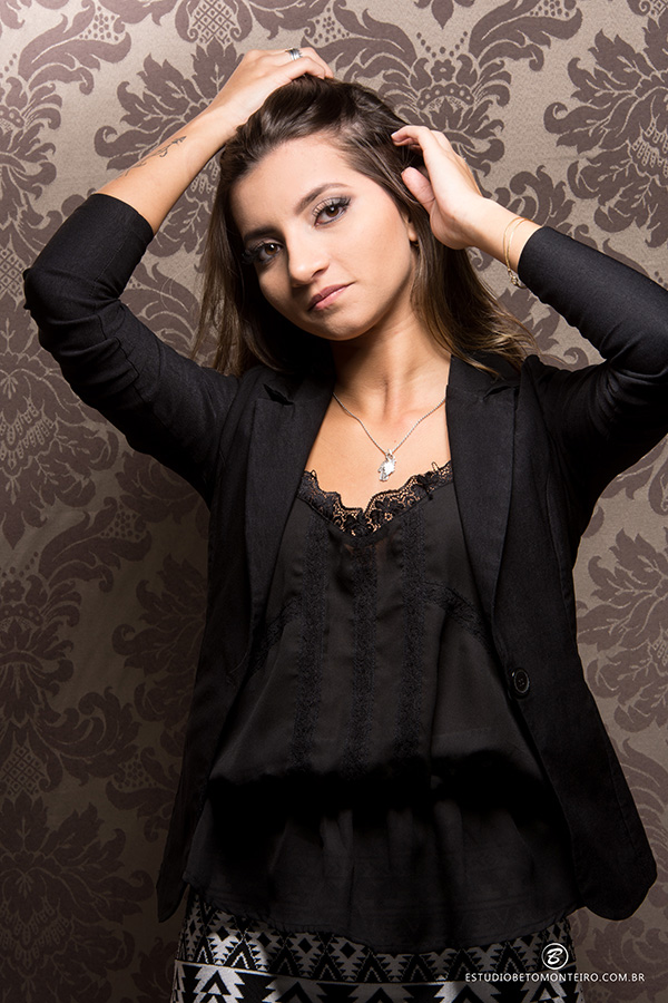 Book fotografico feminino Camila Fortunato Hunika - Curitiba - fotos em estúdio