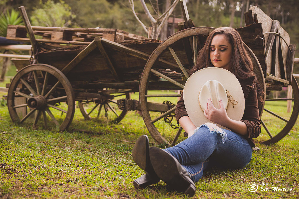 book de fotos - maria eduarda - estúdio e externa - curitiba - campo largo - chacara - country - preto e branco - fotografia - fotografo - estudio beto monteiro - carroça