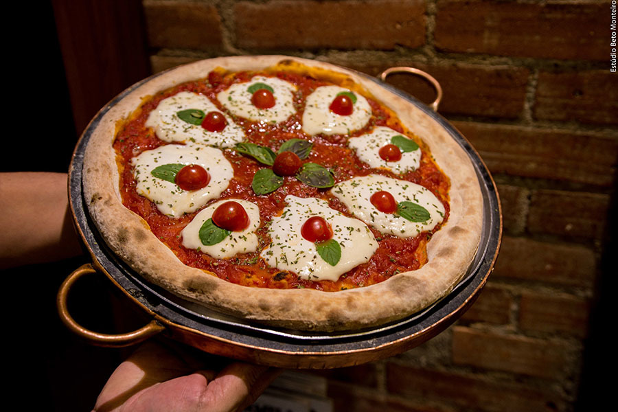 Carmela Pizzeria - fotografia de ambientes - foto de pizza - foto do cardapio - fotografia institucional - estudio beto monteiro - curitiba pr