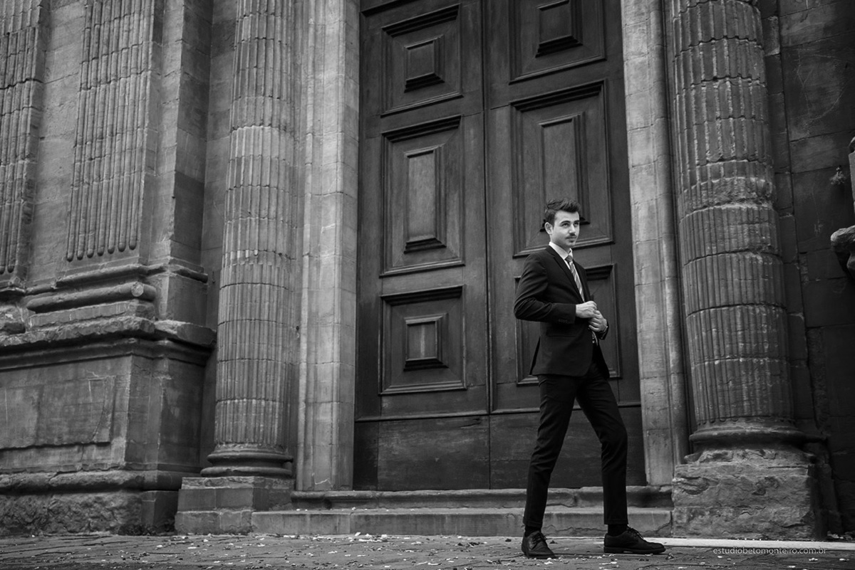 Lucrezia e Stefano fotografia em florenca italia europa - fotografo na europa - casamento europa - casal - noivo - noiva - wedding - estudio beto monteiro - noivo externa construção antiga medieval pedras