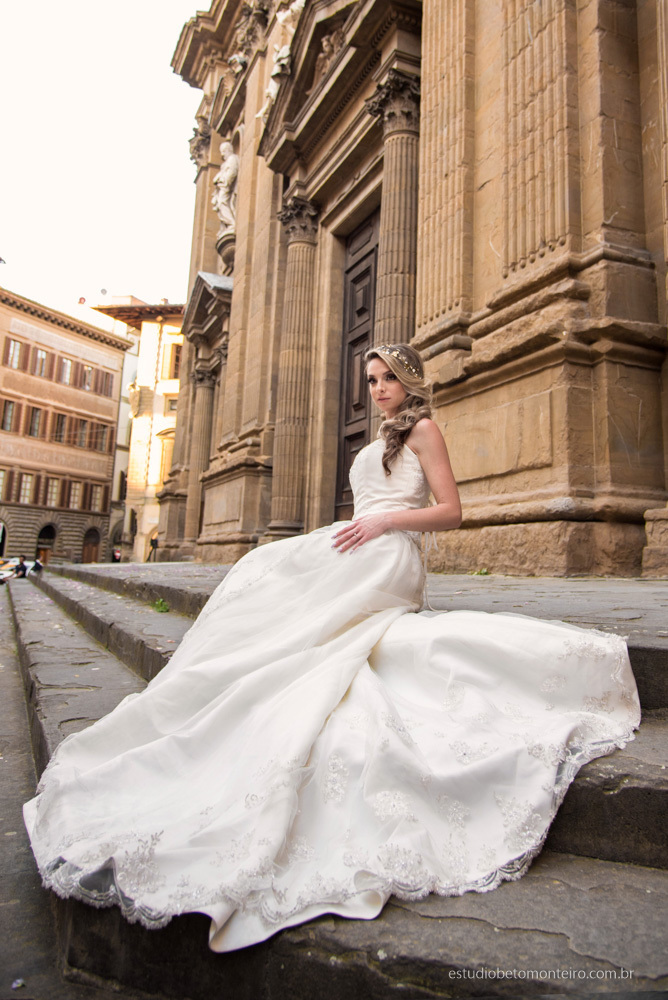Lucrezia e Stefano fotografia em florenca italia europa - fotografo na europa - casamento europa - casal - noivo - noiva - wedding - estudio beto monteiro - noivo e noiva externa construção antiga medieval pedras