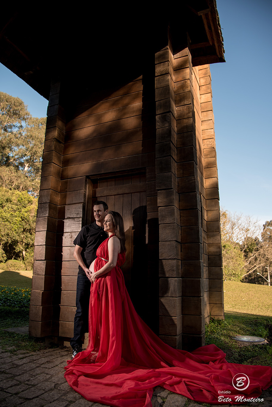 Fran e Ricardo - Book Gestante e Familia em Curitiba - Vestido rosa - Vestido vermelho - véu - Memorial Ucraniano  - Parque Tingui - Fotos ao ar livre - Grávida - Gestação - Estudio Beto Monteiro