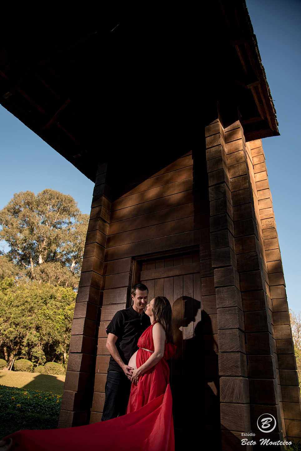 Fran e Ricardo - Book Gestante e Familia em Curitiba - Vestido rosa - Vestido vermelho - véu - Memorial Ucraniano  - Parque Tingui - Fotos ao ar livre - Grávida - Gestação - Estudio Beto Monteiro
