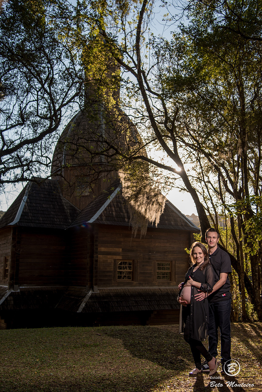 Fran e Ricardo - Book Gestante e Familia em Curitiba - Vestido rosa - Vestido vermelho - véu - Memorial Ucraniano  - Parque Tingui - Fotos ao ar livre - Grávida - Gestação - Estudio Beto Monteiro