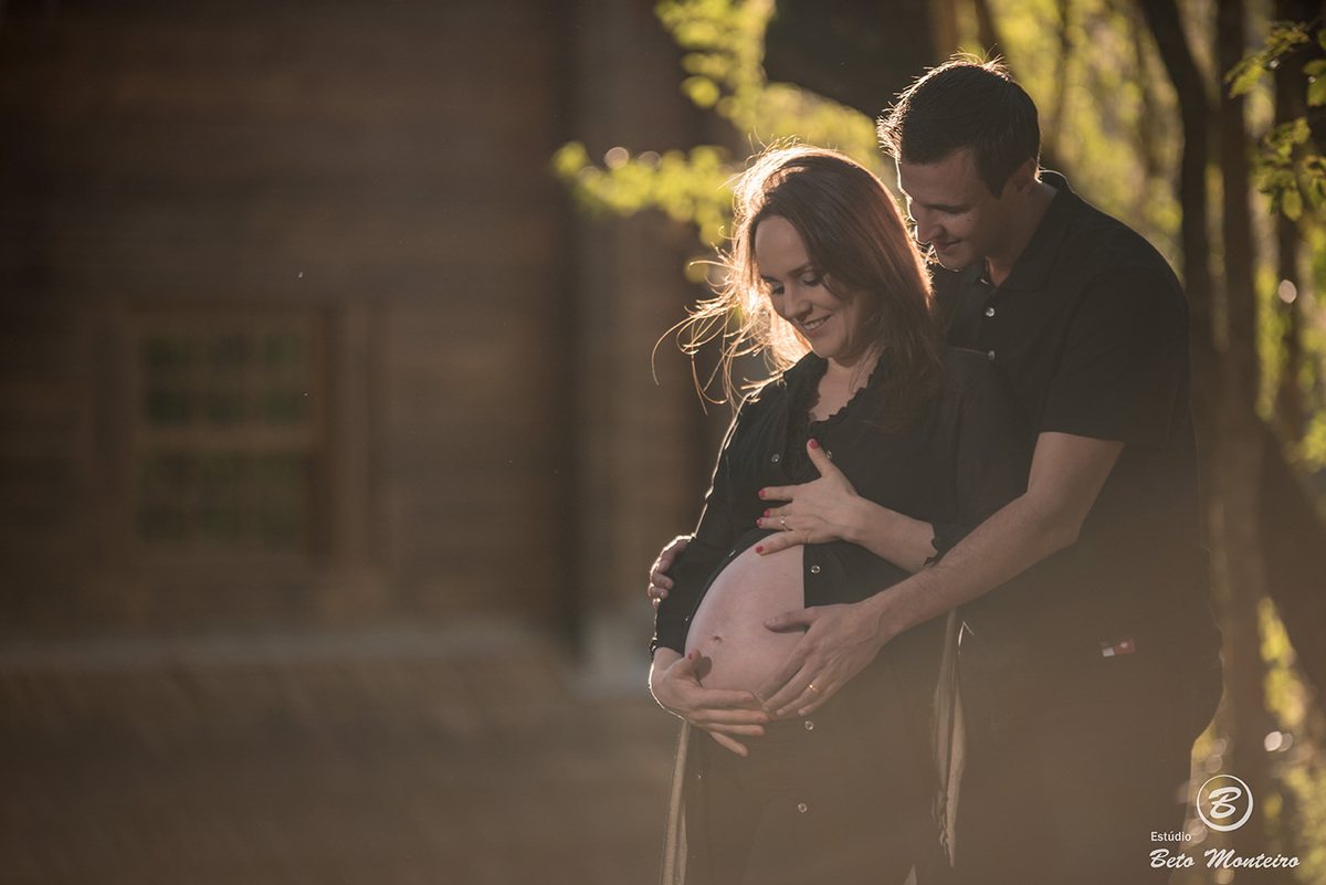 Fran e Ricardo - Book Gestante e Familia em Curitiba - Vestido rosa - Vestido vermelho - véu - Memorial Ucraniano  - Parque Tingui - Fotos ao ar livre - Grávida - Gestação - Estudio Beto Monteiro