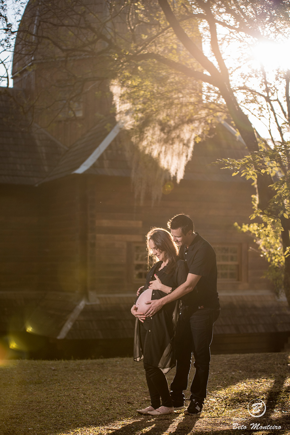 Fran e Ricardo - Book Gestante e Familia em Curitiba - Vestido rosa - Vestido vermelho - véu - Memorial Ucraniano  - Parque Tingui - Fotos ao ar livre - Grávida - Gestação - Estudio Beto Monteiro
