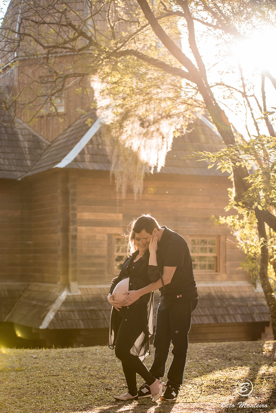 Fran e Ricardo - Book Gestante e Familia em Curitiba - Vestido rosa - Vestido vermelho - véu - Memorial Ucraniano  - Parque Tingui - Fotos ao ar livre - Grávida - Gestação - Estudio Beto Monteiro