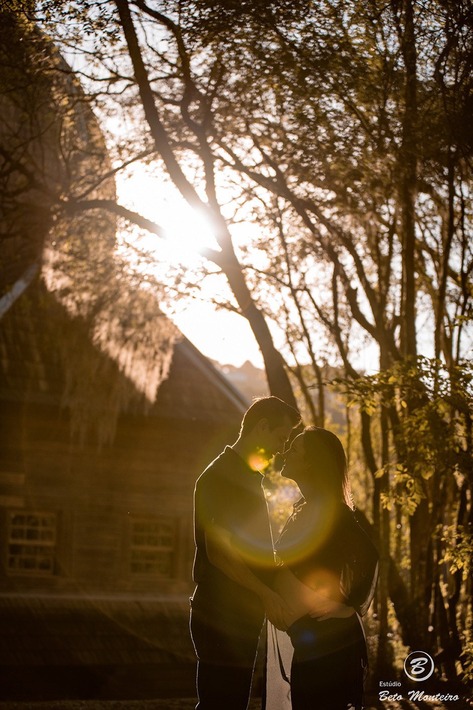Fran e Ricardo - Book Gestante e Familia em Curitiba - Vestido rosa - Vestido vermelho - véu - Memorial Ucraniano  - Parque Tingui - Fotos ao ar livre - Grávida - Gestação - Estudio Beto Monteiro