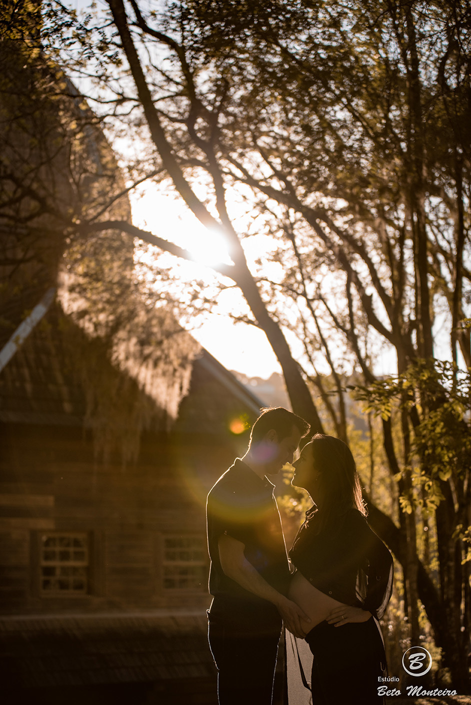 Fran e Ricardo - Book Gestante e Familia em Curitiba - Vestido rosa - Vestido vermelho - véu - Memorial Ucraniano  - Parque Tingui - Fotos ao ar livre - Grávida - Gestação - Estudio Beto Monteiro