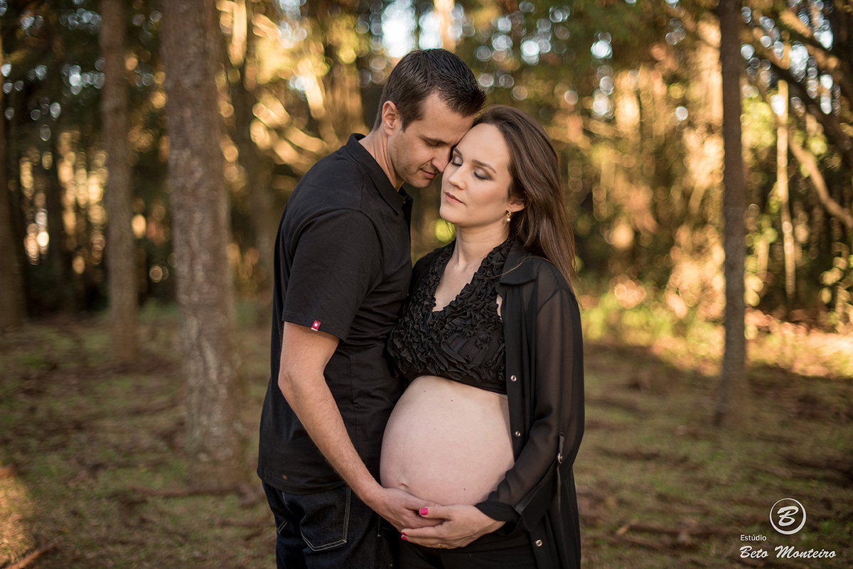 Fran e Ricardo - Book Gestante e Familia em Curitiba - Vestido rosa - Vestido vermelho - véu - Memorial Ucraniano  - Parque Tingui - Fotos ao ar livre - Grávida - Gestação - Estudio Beto Monteiro
