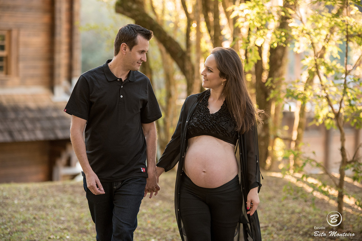 Fran e Ricardo - Book Gestante e Familia em Curitiba - Vestido rosa - Vestido vermelho - véu - Memorial Ucraniano  - Parque Tingui - Fotos ao ar livre - Grávida - Gestação - Estudio Beto Monteiro