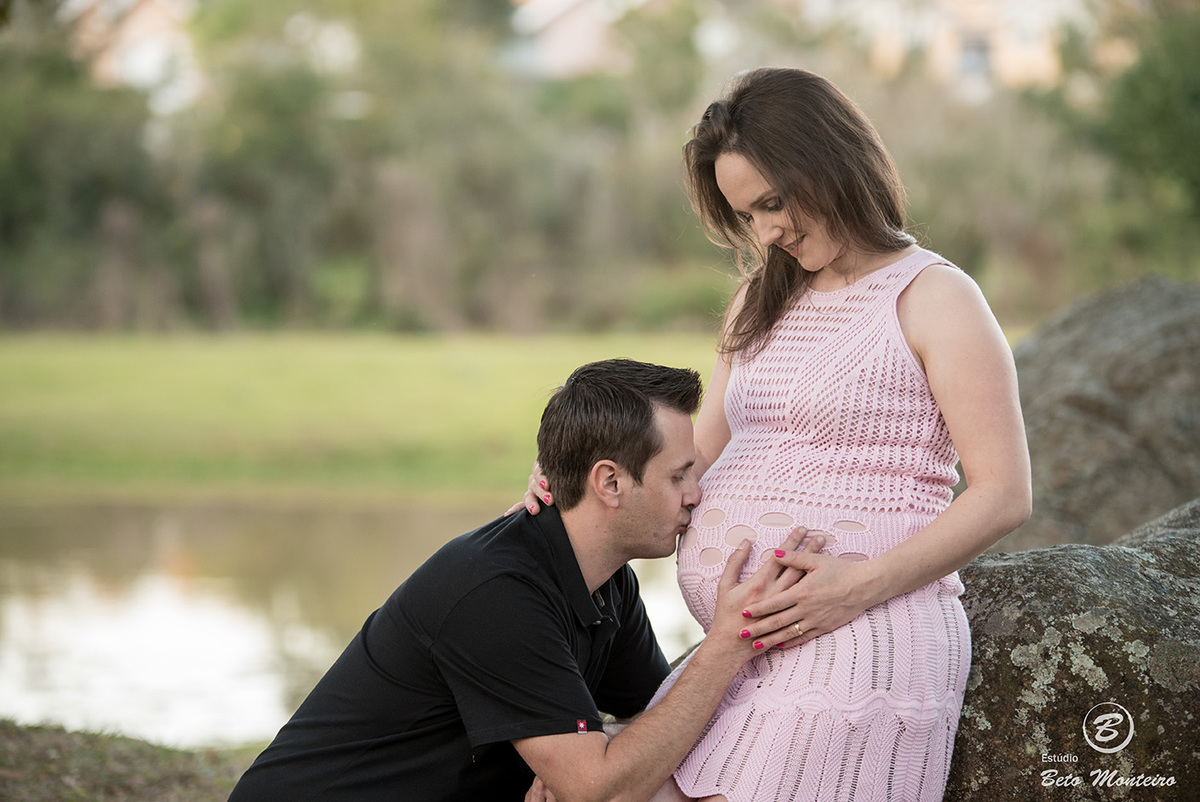 Fran e Ricardo - Book Gestante e Familia em Curitiba - Vestido rosa - Vestido vermelho - véu - Memorial Ucraniano  - Parque Tingui - Fotos ao ar livre - Grávida - Gestação - Estudio Beto Monteiro