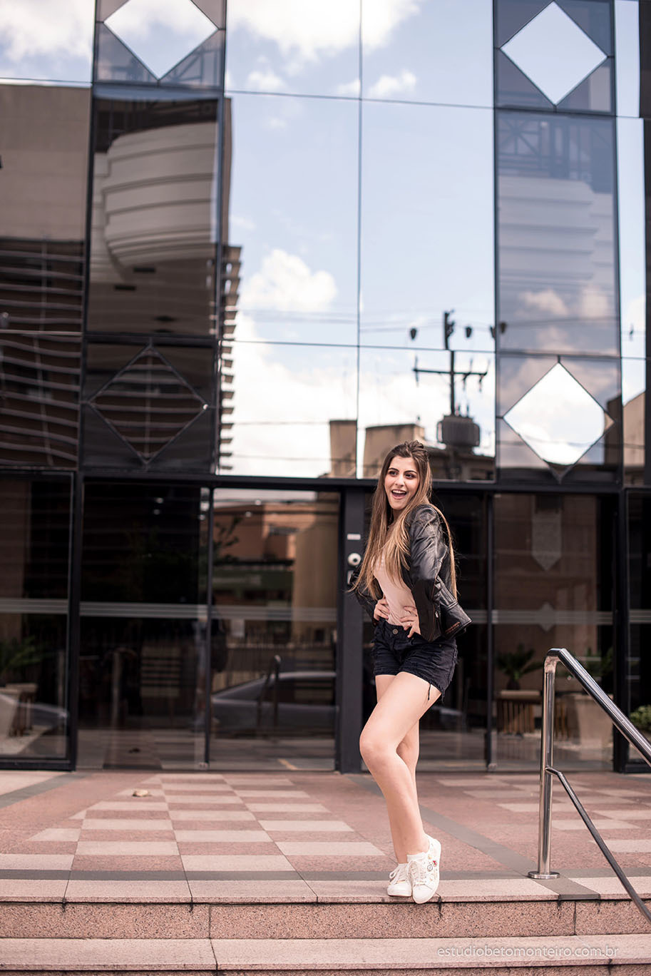 Aniversário de 15 anos - Foto e Filmagem - Debutante - Estúdio Beto Monteiro - Curitiba - fotografo de 15 anos - sessao de fotos - book de fotos - book de 15 anos - fotografo - yasmin muniz - book dos 15 - street - urbano - parque - luzes