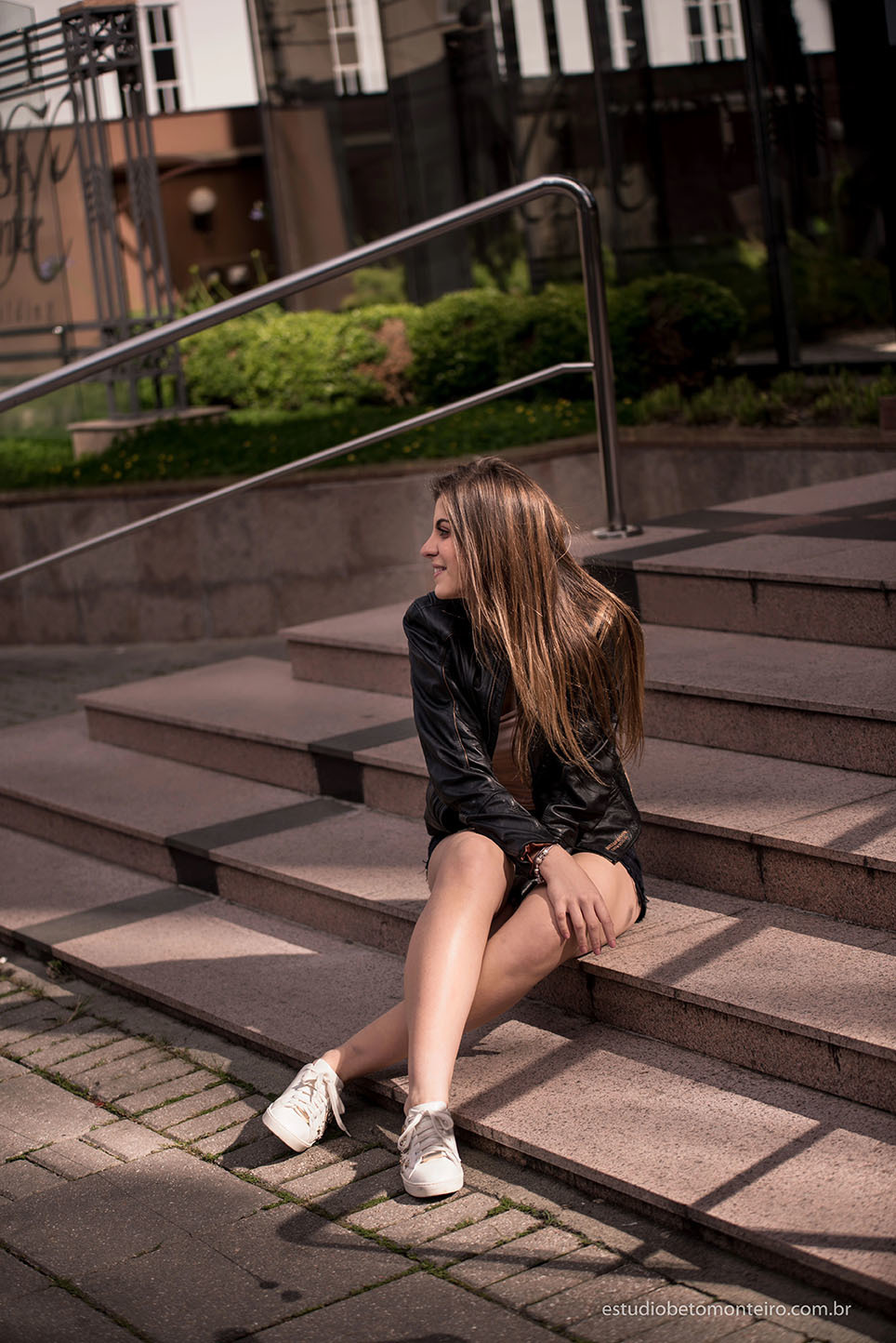 Aniversário de 15 anos - Foto e Filmagem - Debutante - Estúdio Beto Monteiro - Curitiba - fotografo de 15 anos - sessao de fotos - book de fotos - book de 15 anos - fotografo - yasmin muniz - book dos 15 - street - urbano - parque - luzes