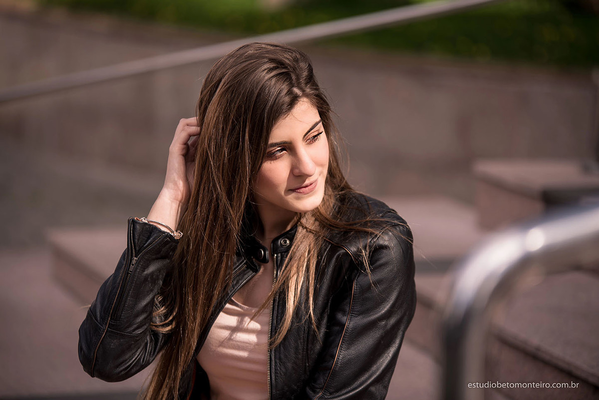 Aniversário de 15 anos - Foto e Filmagem - Debutante - Estúdio Beto Monteiro - Curitiba - fotografo de 15 anos - sessao de fotos - book de fotos - book de 15 anos - fotografo - yasmin muniz - book dos 15 - street - urbano - parque - luzes