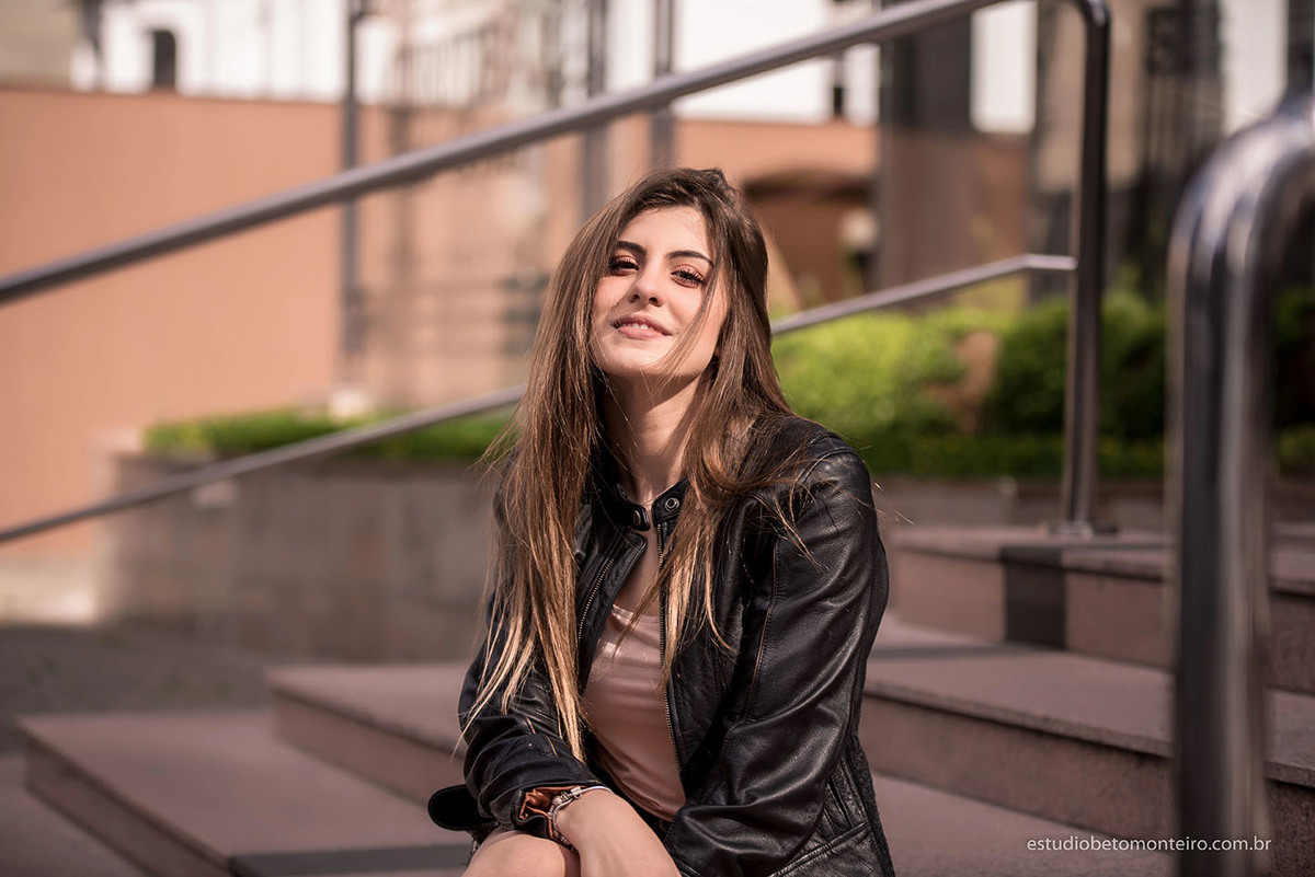 Aniversário de 15 anos - Foto e Filmagem - Debutante - Estúdio Beto Monteiro - Curitiba - fotografo de 15 anos - sessao de fotos - book de fotos - book de 15 anos - fotografo - yasmin muniz - book dos 15 - street - urbano - parque - luzes