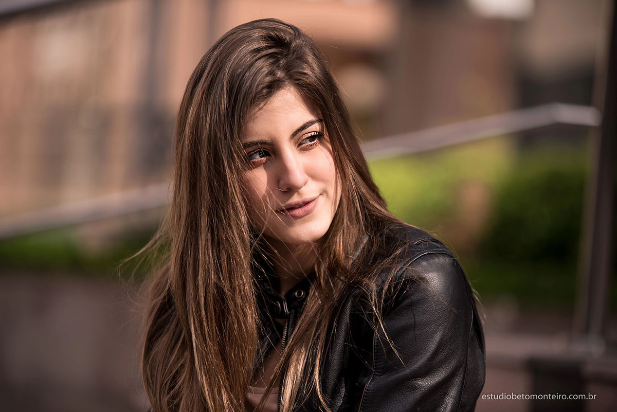 Aniversário de 15 anos - Foto e Filmagem - Debutante - Estúdio Beto Monteiro - Curitiba - fotografo de 15 anos - sessao de fotos - book de fotos - book de 15 anos - fotografo - yasmin muniz - book dos 15 - street - urbano - parque - luzes