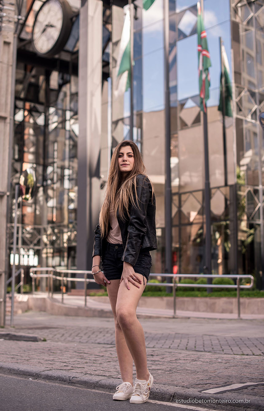 Aniversário de 15 anos - Foto e Filmagem - Debutante - Estúdio Beto Monteiro - Curitiba - fotografo de 15 anos - sessao de fotos - book de fotos - book de 15 anos - fotografo - yasmin muniz - book dos 15 - street - urbano - parque - luzes