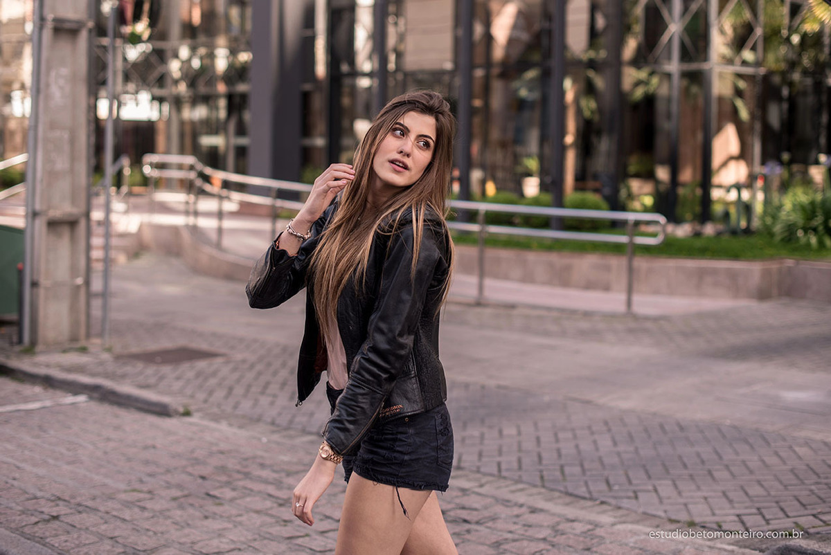 Aniversário de 15 anos - Foto e Filmagem - Debutante - Estúdio Beto Monteiro - Curitiba - fotografo de 15 anos - sessao de fotos - book de fotos - book de 15 anos - fotografo - yasmin muniz - book dos 15 - street - urbano - parque - luzes
