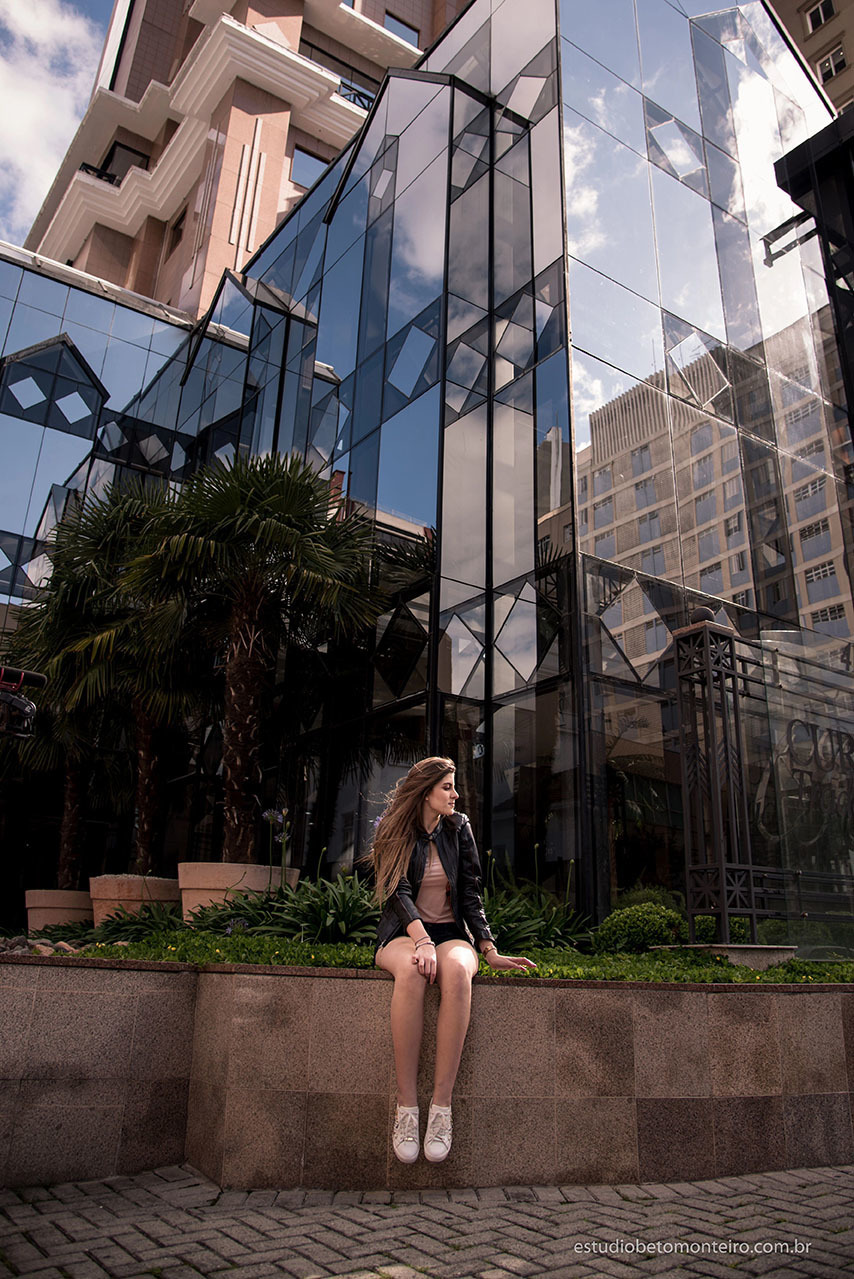 Aniversário de 15 anos - Foto e Filmagem - Debutante - Estúdio Beto Monteiro - Curitiba - fotografo de 15 anos - sessao de fotos - book de fotos - book de 15 anos - fotografo - yasmin muniz - book dos 15 - street - urbano - parque - luzes