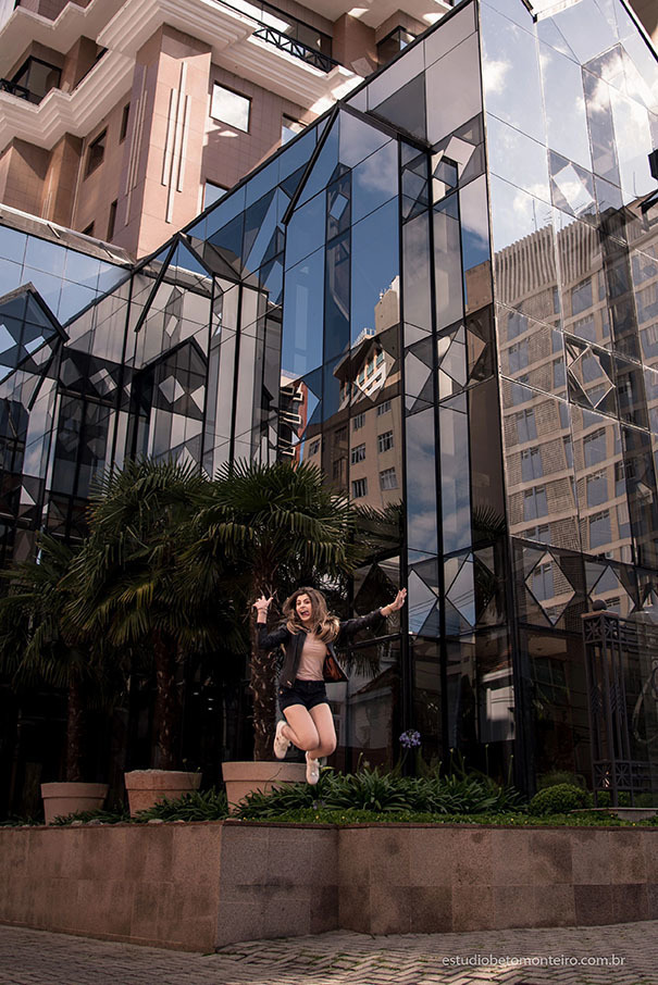 Aniversário de 15 anos - Foto e Filmagem - Debutante - Estúdio Beto Monteiro - Curitiba - fotografo de 15 anos - sessao de fotos - book de fotos - book de 15 anos - fotografo - yasmin muniz - book dos 15 - street - urbano - parque - luzes