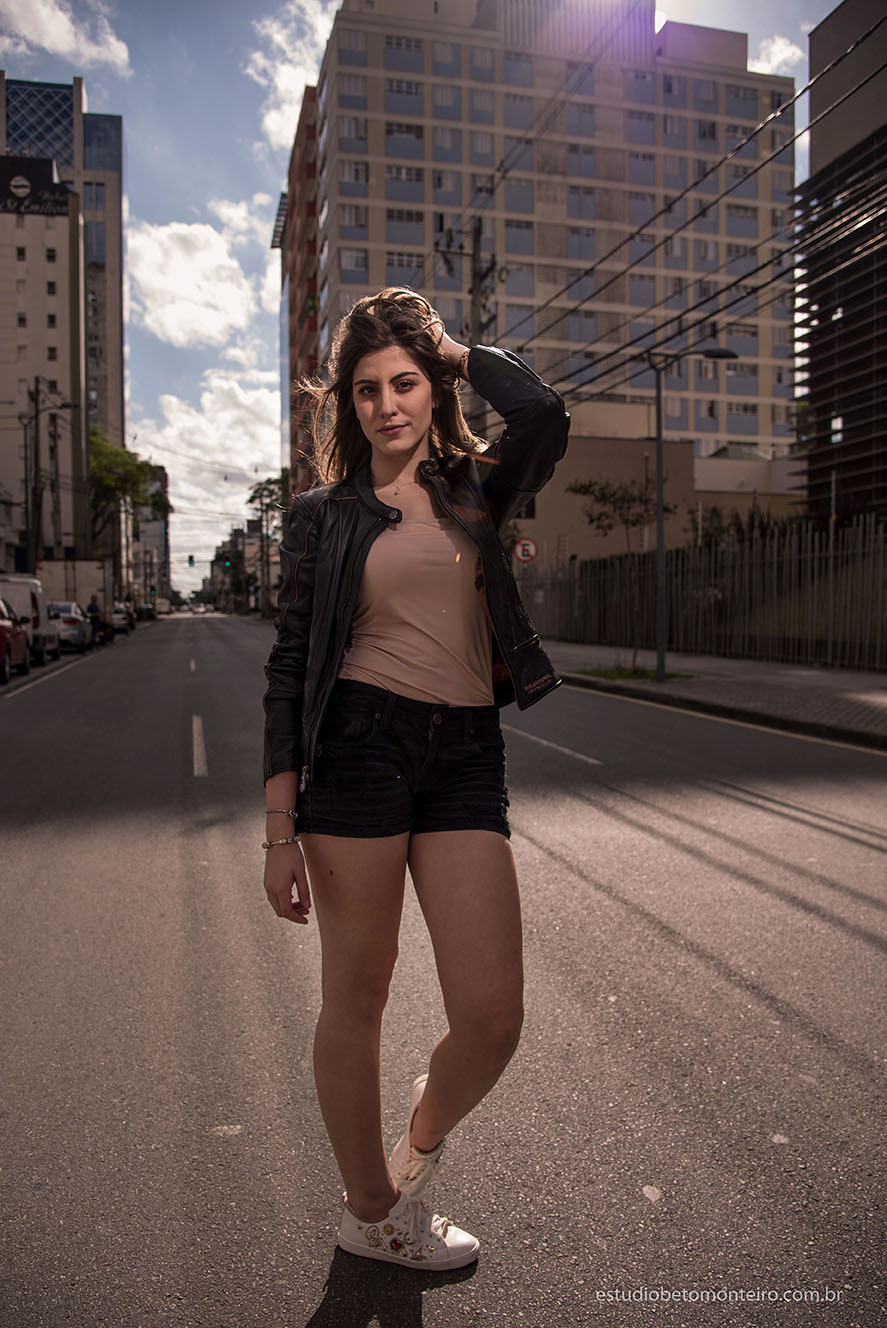 Aniversário de 15 anos - Foto e Filmagem - Debutante - Estúdio Beto Monteiro - Curitiba - fotografo de 15 anos - sessao de fotos - book de fotos - book de 15 anos - fotografo - yasmin muniz - book dos 15 - street - urbano - parque - luzes